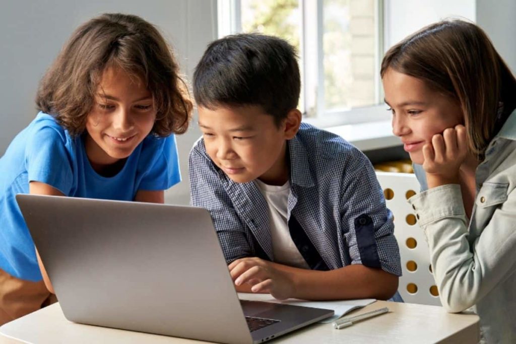 K-12 school visitor management system supporting safe learning environments